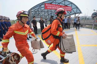 记者：戴尔确实在拜仁引援名单之中，但现阶段只是询问球员情况